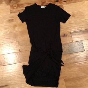 Aritzia Wilfred free tie waist tee dress